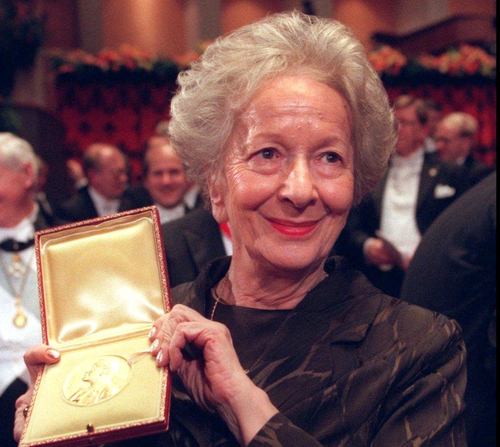 La poetessa polacca Wisława Szymborska (1923-2012)