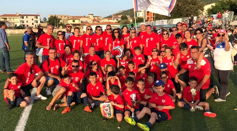 Foto di gruppo in occasione del 10° Torneo giovani promesse organizzato dalla Decimo '07