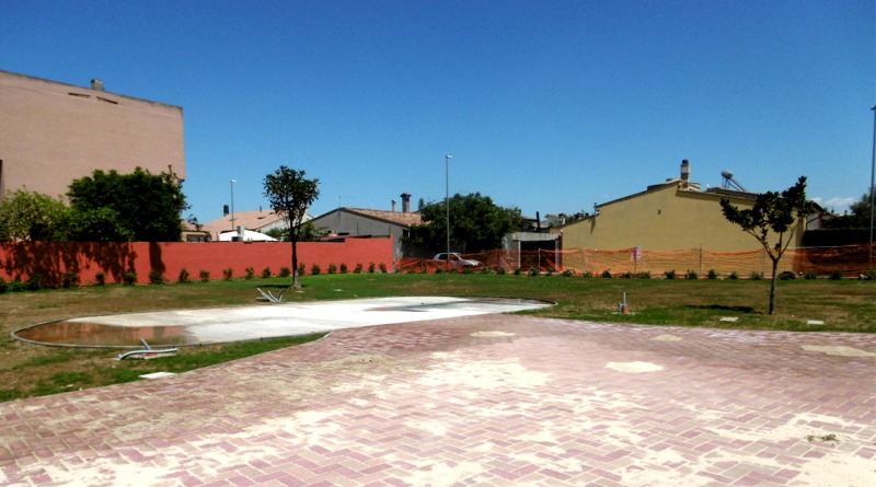 La nuova piazza in via Friuli a Decimomannu (foto Mare)