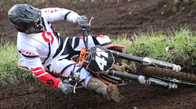 Simone Picciau durante una gara di motocross