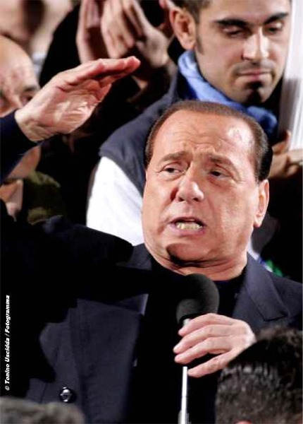 Silvio Berlusconi durante un comizio - © Tonino Uscidda / Fotogramma