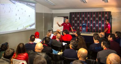 La lezione tattica di Maran (foto Paolo Mastrangelo - Cagliari Calcio)