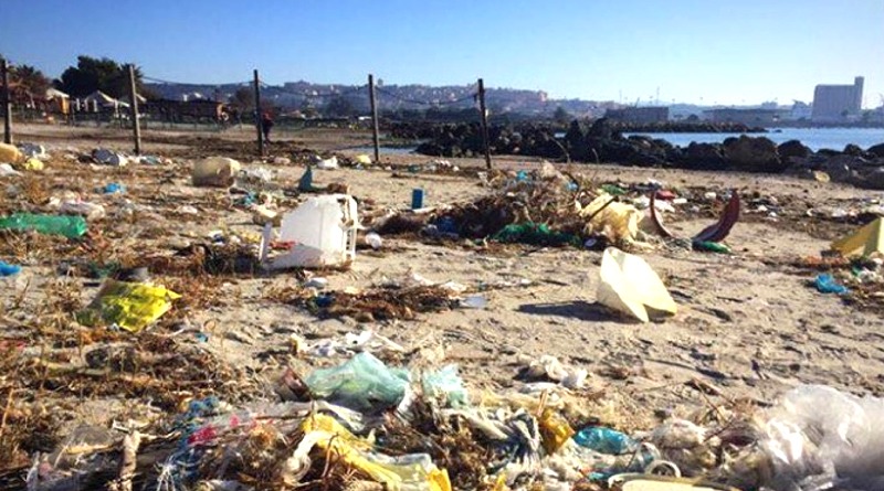Lo stato disastroso della spiaggia di Giorgino (foto Vistanet)