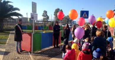 Il sindaco Mario Puddu inaugura il nuovo parco "Don Bosco" (foto Alberto Nioi)