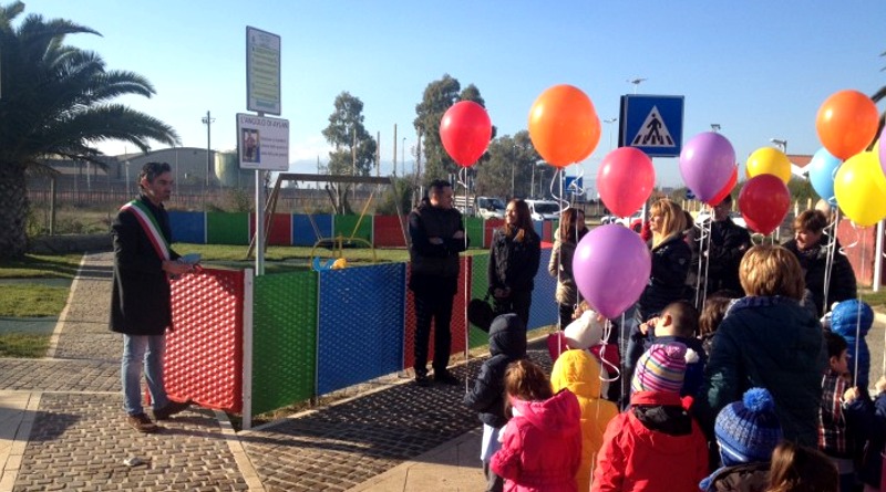 Il sindaco Mario Puddu inaugura il nuovo parco "Don Bosco" (foto Alberto Nioi)