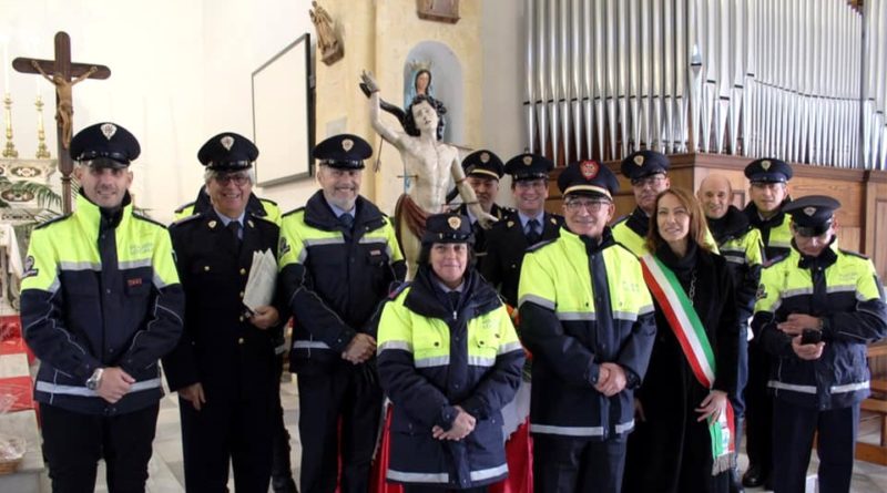 Gli agenti della Polizia locale con la sindaca Licheri