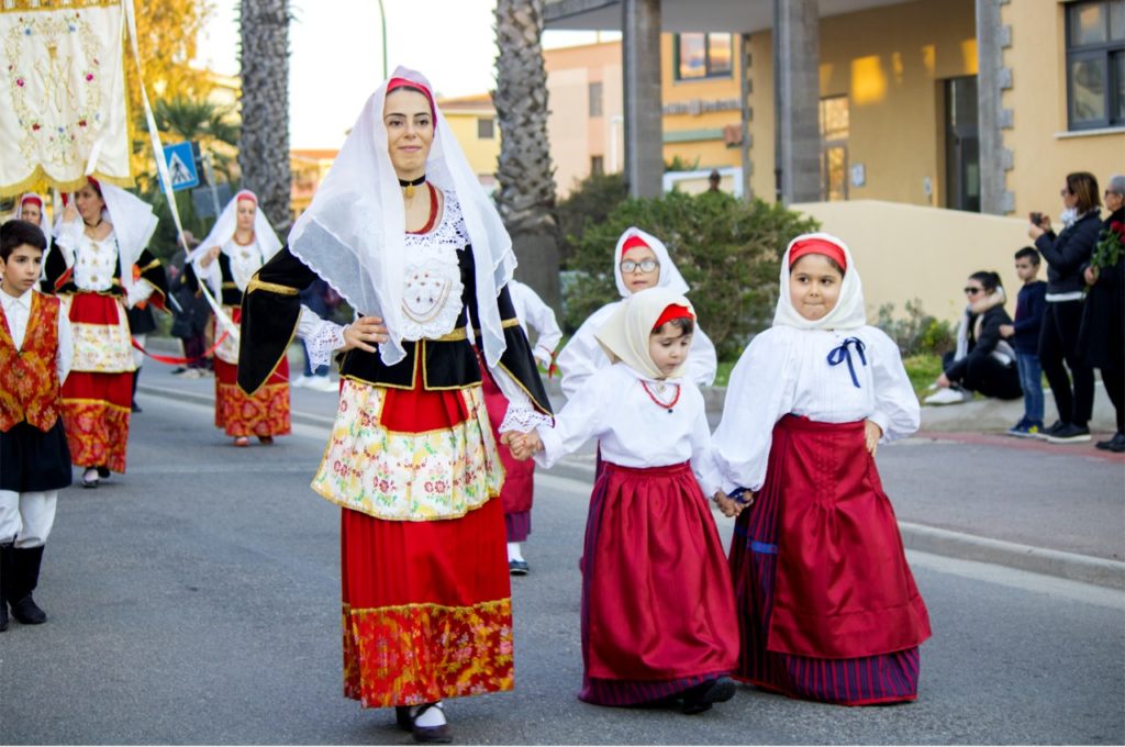 La processione per le vie di Assemini (foto Sara Carboni)