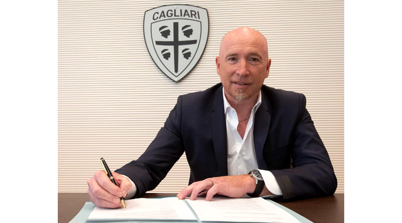 Rolando Maran firma il nuovo contratto (foto Cagliari Calcio)