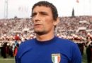 Gigi Riva con la maglia della Nazionale Italiana