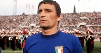 Gigi Riva con la maglia della Nazionale Italiana