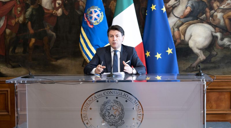 Palazzo Chigi, 16/03/2020 - Il Presidente del Consiglio, Giuseppe Conte, nella Sala dei Galeoni, in conferenza stampa al termine del Consiglio dei Ministri