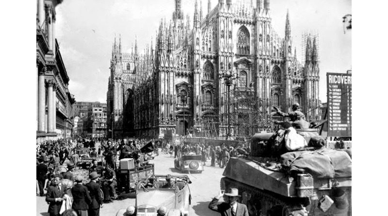 25 aprile 1945 Liberazione Milano Piazza Duomo